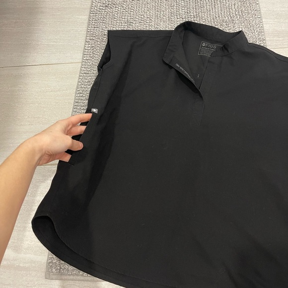 FIGS black Rafaela Oversized Scrub Top size medium - Picture 8 of 9